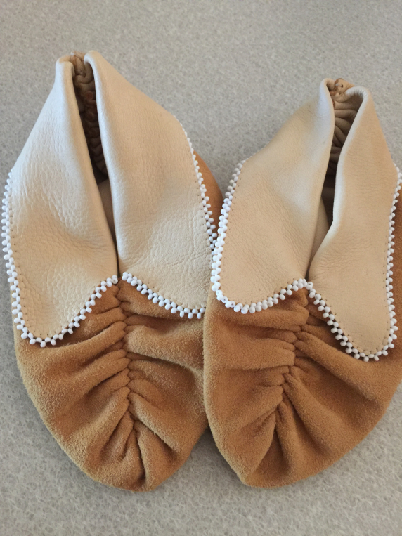pucker_toe_moccasins_with_beaded_flaps.jpg